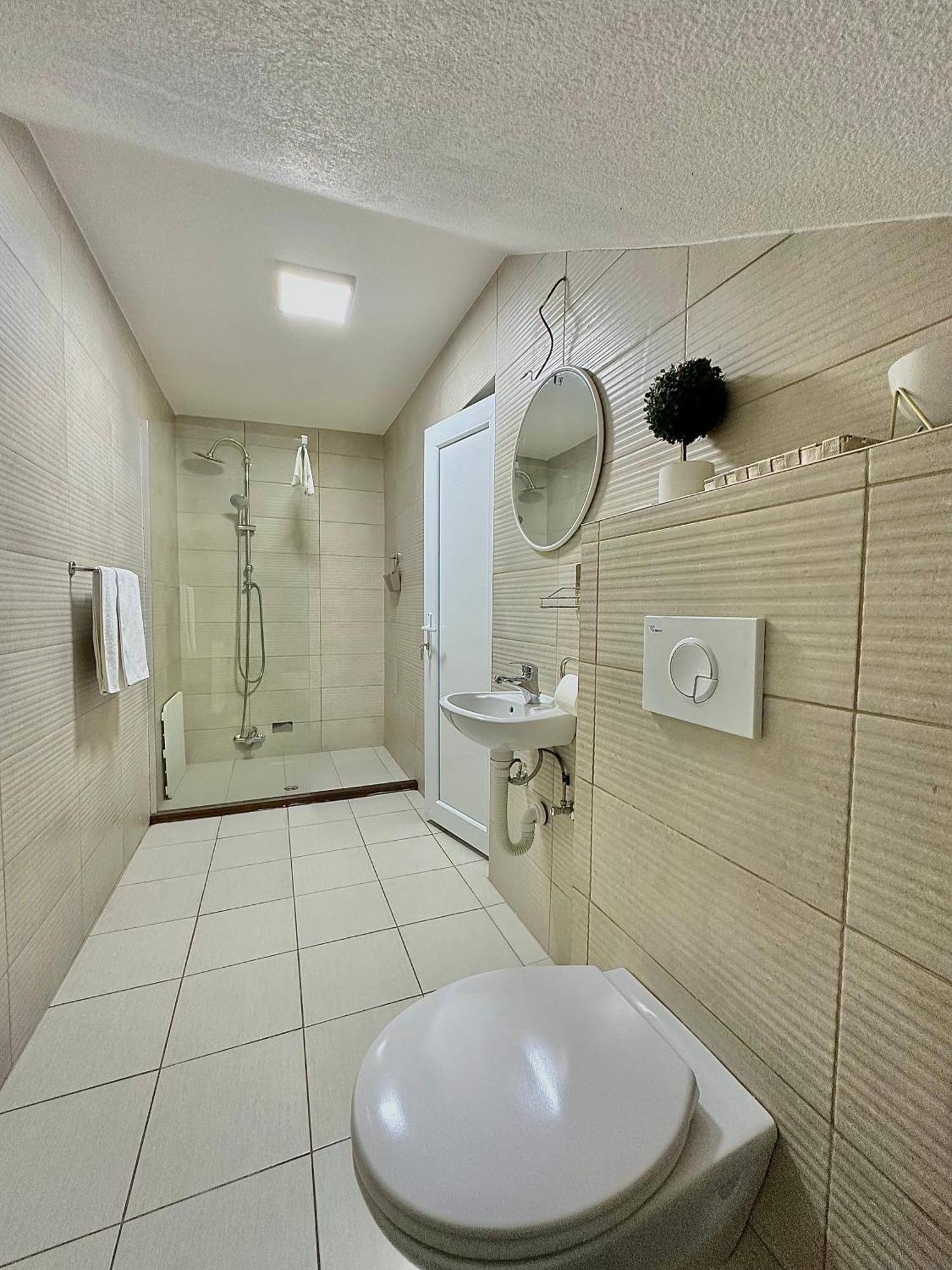 Hostel Herz Banja Luka Exteriör bild