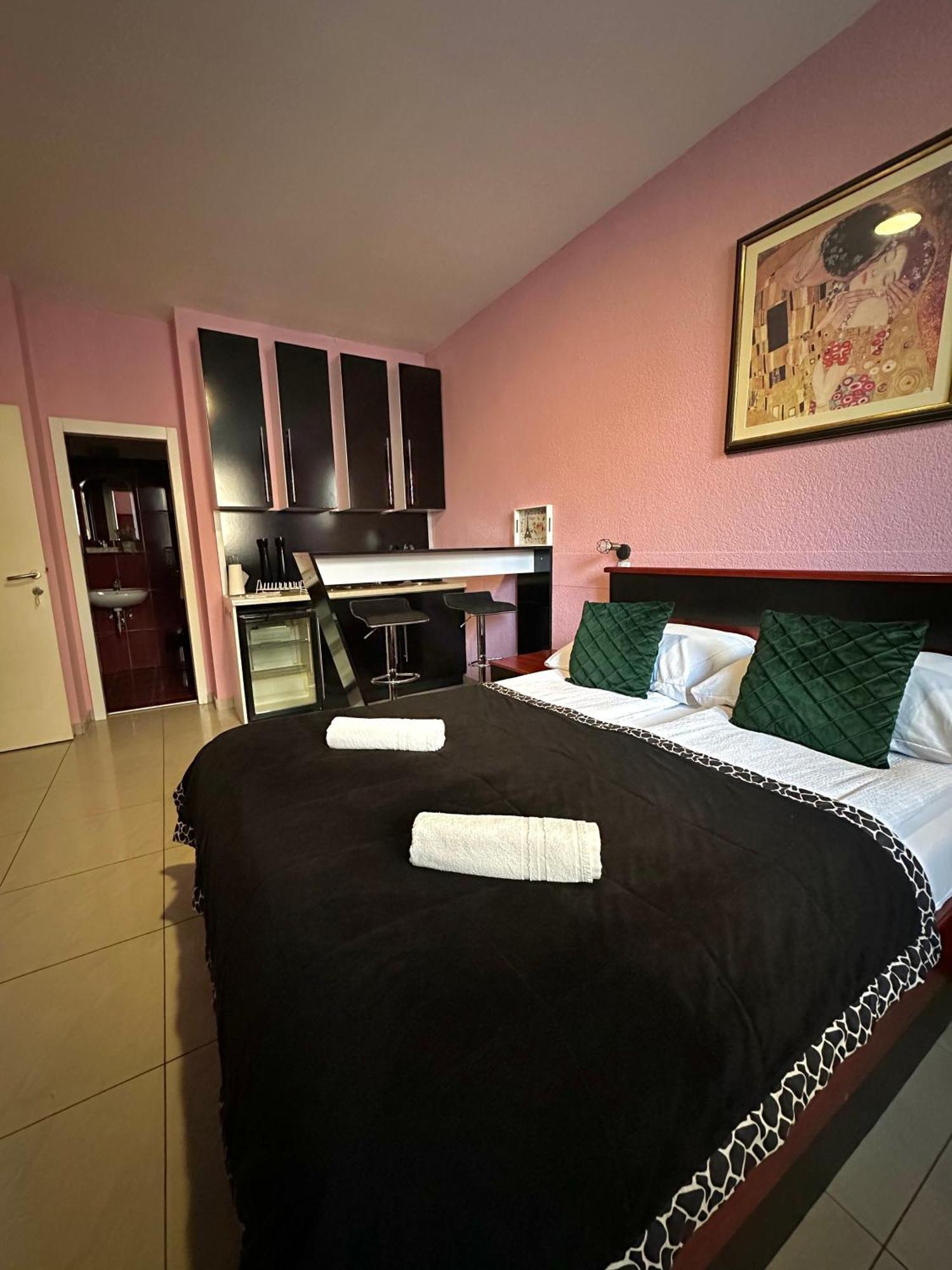 Hostel Herz Banja Luka Exteriör bild