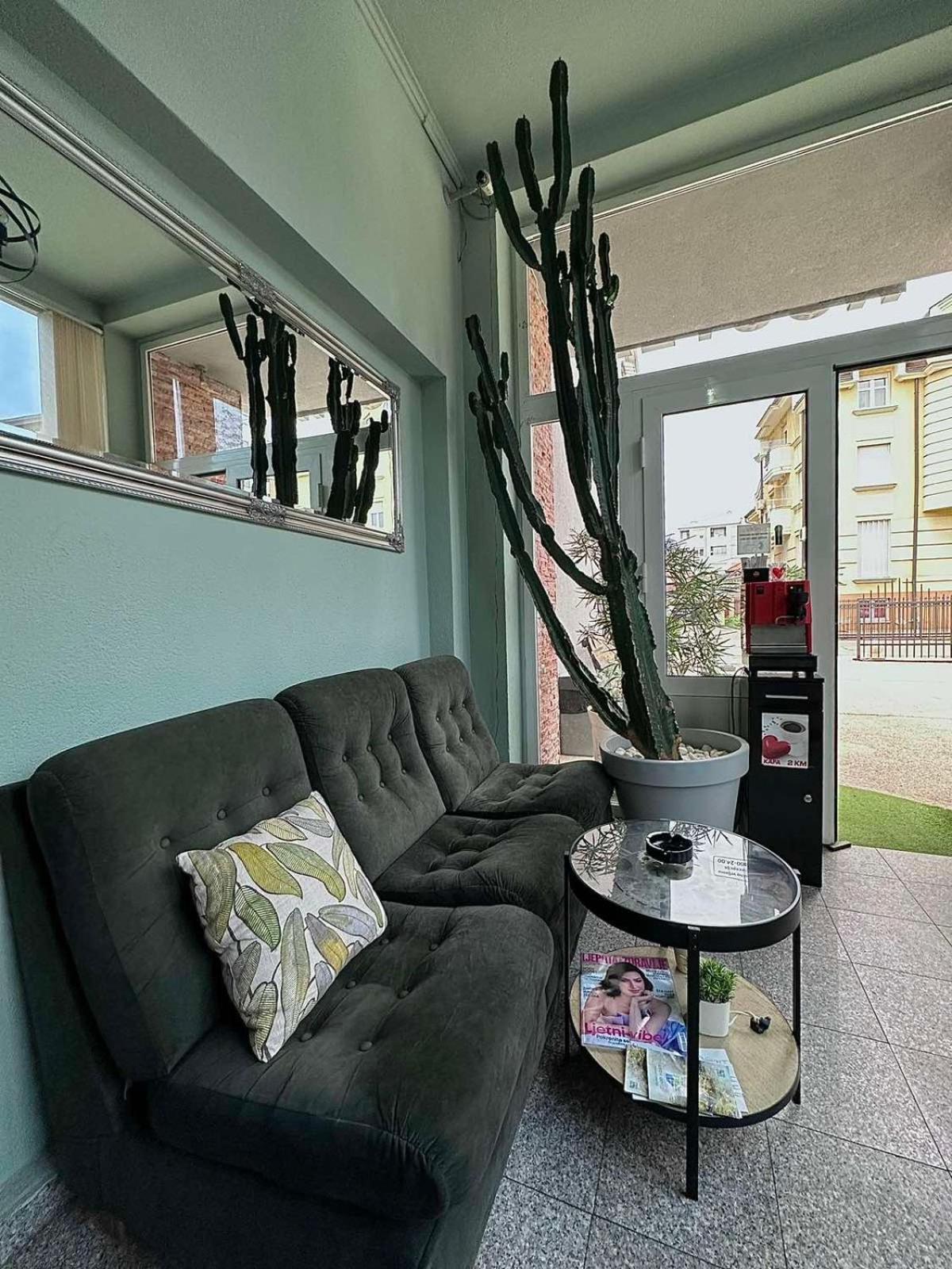 Hostel Herz Banja Luka Exteriör bild