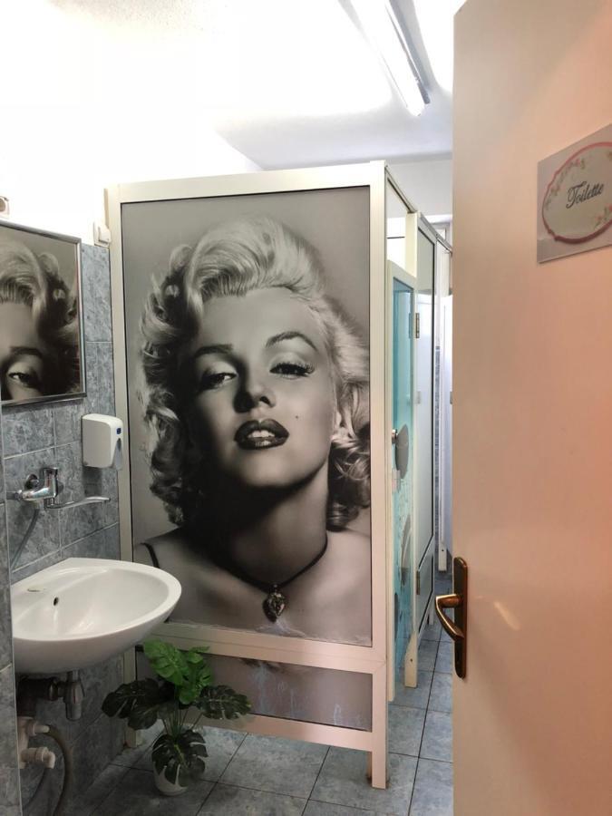 Hostel Herz Banja Luka Exteriör bild